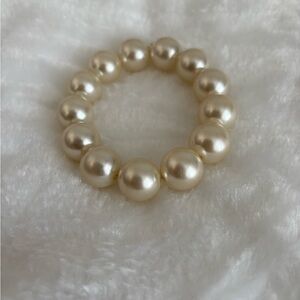 Classic Pearl Stretch Bracelet in Cream
